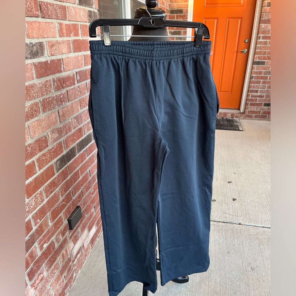 Like new Brandy Melville navy pull on pants one size like new